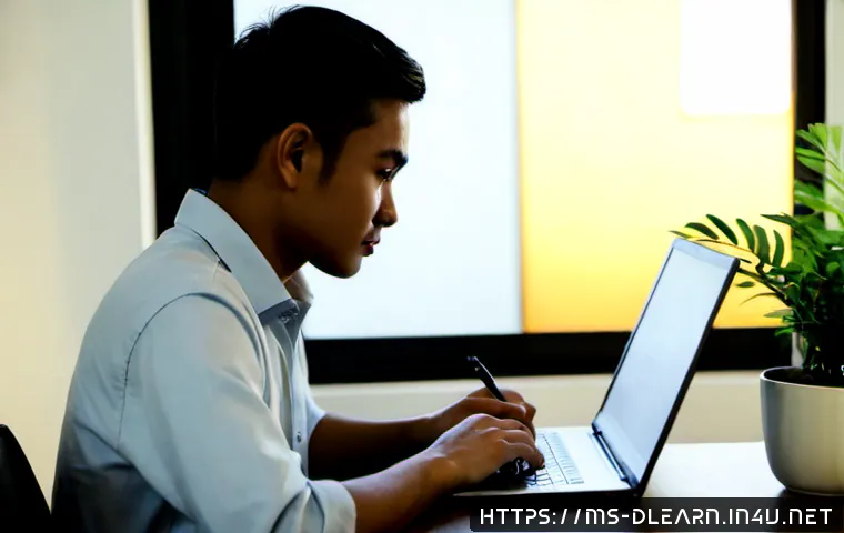 유연한 학습 시간 - Photorealistic Malaysian university student studying flexibly at a tidy home desk in Kuala Lumpur at...